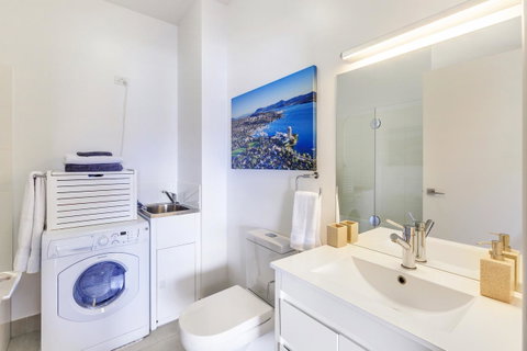 Bellerive Marina View Apartments NO 27 - Kawana Tourism 10