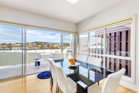 Bellerive Marina View Apartments NO 27 - Kawana Tourism 1