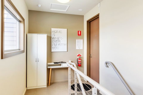 Bellerive Marina View Apartments NO 27 - Kawana Tourism 18