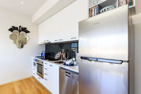 Bellerive Marina View Apartments NO 27 - Kawana Tourism 14