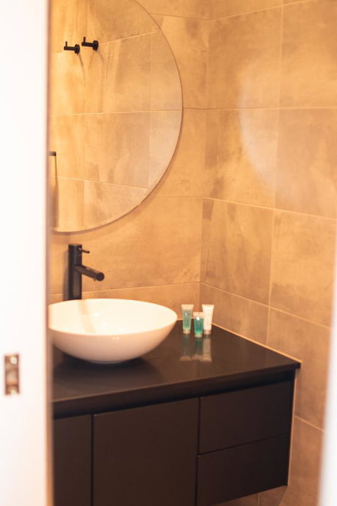 Sanctum Boutique Apartments - Kawana Tourism 22