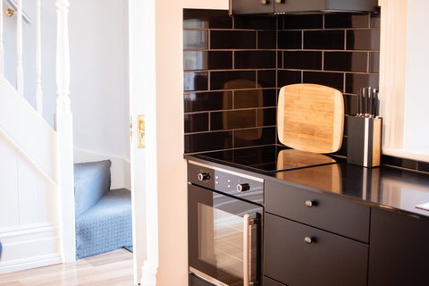 Sanctum Boutique Apartments - Kawana Tourism 26