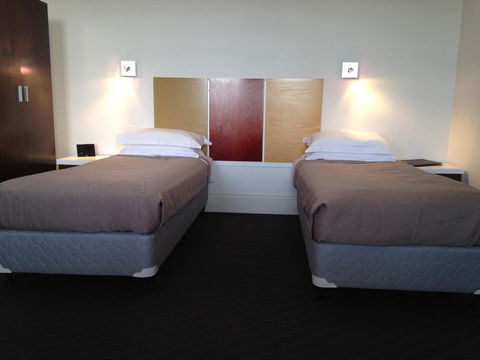 Auldington Hotel - Kawana Tourism 22