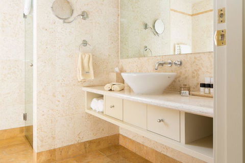 Grande Vue Hotel - Kawana Tourism 34