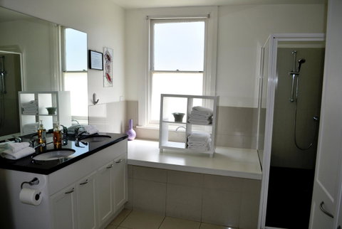 Belton Apartments-Hedge Cottage - Kawana Tourism 14