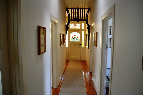 Belton Apartments-Hedge Cottage - Kawana Tourism 26