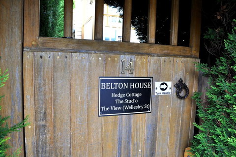 Belton Apartments-Hedge Cottage - Kawana Tourism 21