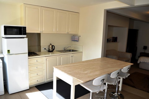 Belton Apartments-Hedge Cottage - Kawana Tourism 9
