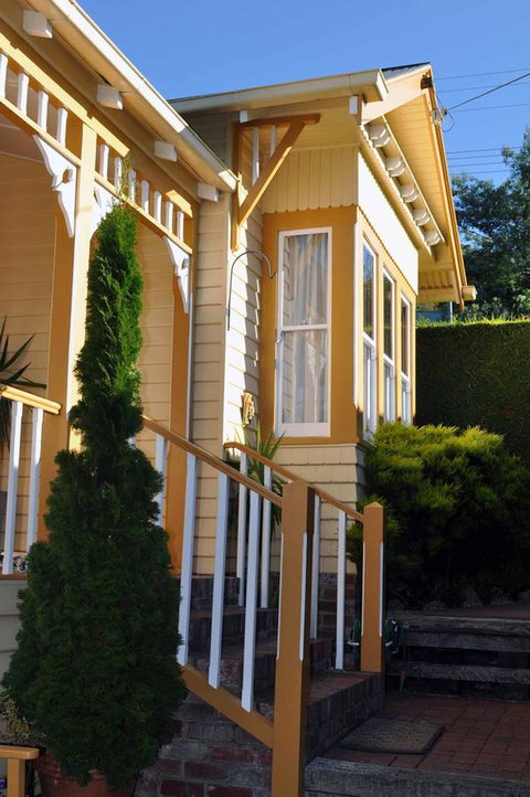 Belton Apartments-Hedge Cottage - Kawana Tourism 0