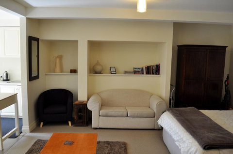 Belton Apartments-Hedge Cottage - Kawana Tourism 6