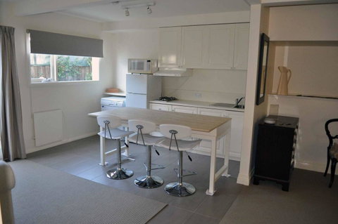 Belton Apartments-Hedge Cottage - Kawana Tourism 32