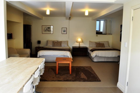 Belton Apartments-Hedge Cottage - Kawana Tourism 8