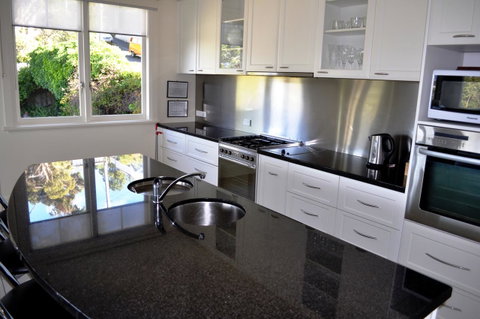 Belton Apartments-Hedge Cottage - Kawana Tourism 25