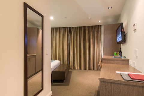 Mantra Collins Hotel - Kawana Tourism 38