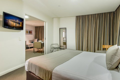 Mantra Collins Hotel - Kawana Tourism 22