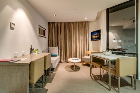 Mantra Collins Hotel - Kawana Tourism 23