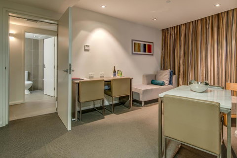 Mantra Collins Hotel - Kawana Tourism 21