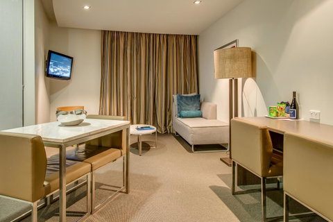 Mantra Collins Hotel - Kawana Tourism 20