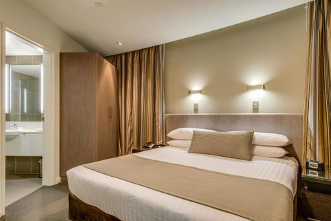 Mantra Collins Hotel - Kawana Tourism 16