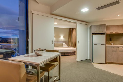 Mantra Collins Hotel - Kawana Tourism 28