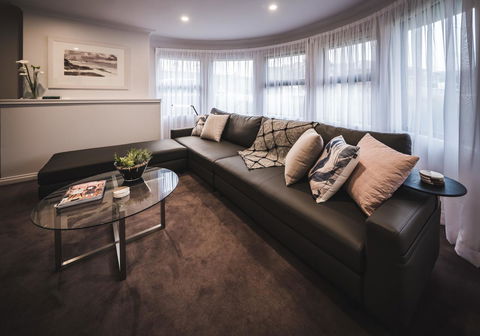 Russell House - Kawana Tourism 4
