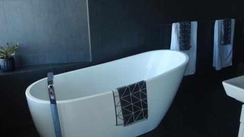 Quarry House Luxury Retreat - Kawana Tourism 15