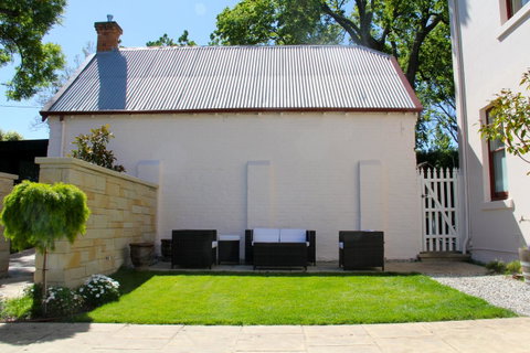 Old Bishop\'s Quarters Heritage, Modern & Unique Accommodation - Kawana Tourism 14