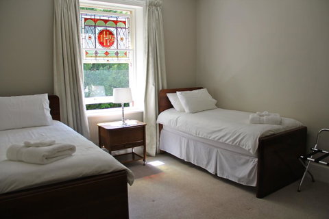 Old Bishop\'s Quarters Heritage, Modern & Unique Accommodation - Kawana Tourism 8