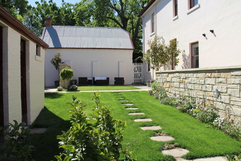 Old Bishop\'s Quarters Heritage, Modern & Unique Accommodation - Kawana Tourism 20