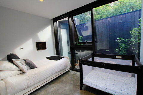 Old Bishop\'s Quarters Heritage, Modern & Unique Accommodation - Kawana Tourism 1