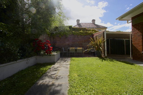 Grosvenor Court Apartments - Kawana Tourism 5