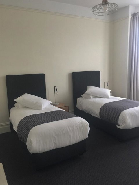 Grosvenor Court Apartments - Kawana Tourism 23