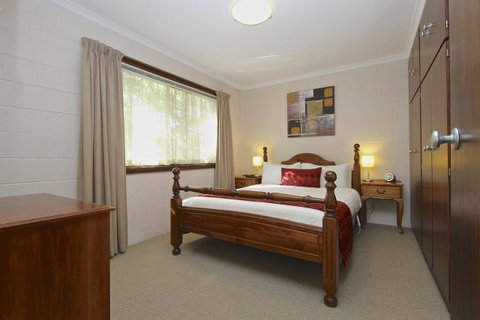 Grosvenor Court Apartments - Kawana Tourism 3