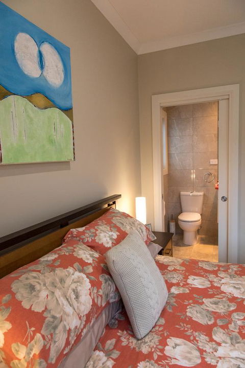 Mountain Blue Guest House - Kawana Tourism 12