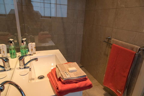 Mountain Blue Guest House - Kawana Tourism 14
