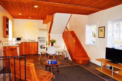 Cleburne Homestead - Kawana Tourism 13