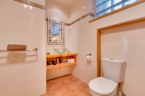 Maison Del Mar - Kawana Tourism 7