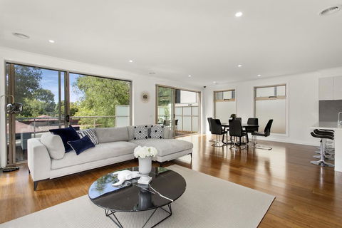 NEW Inner Melb Luxury Modern Grand Holiday House - Great Location, Wifi, Parking - Kawana Tourism 1