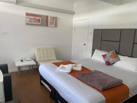 Newcastle Motel - Kawana Tourism 2