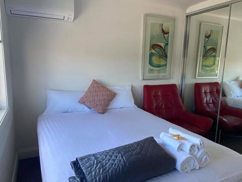 Newcastle Motel - Kawana Tourism 0