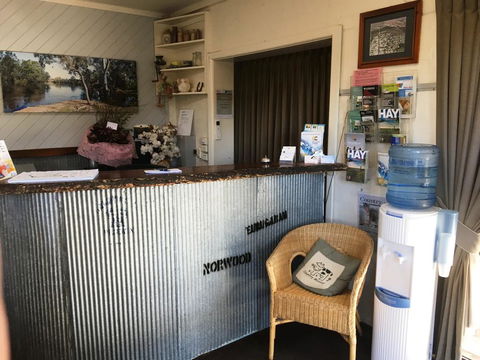 Nicholas Royal Motel - No Pets Allowed - Kawana Tourism 0