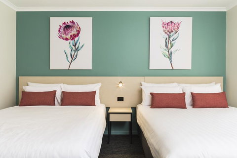 Nightcap At Balaclava Hotel - Kawana Tourism 1