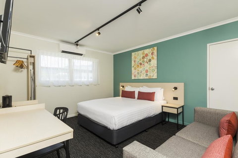 Nightcap At Balaclava Hotel - Kawana Tourism 0