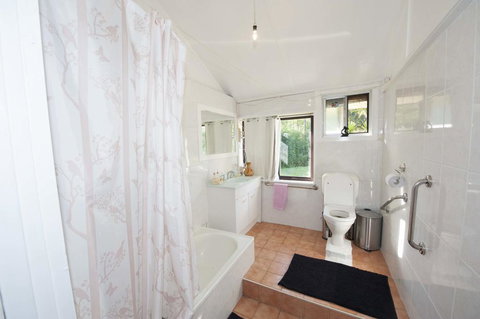 Nimbin Waterfall Retreat - Kawana Tourism 0