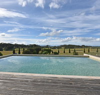 Noble Willow Estate Lovedale. Super Spacious with views and pool - Kawana Tourism
