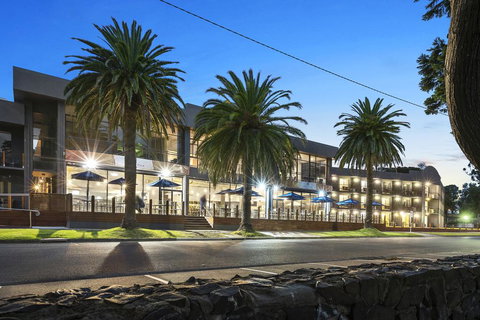 North Pier Hotel - Kawana Tourism 0