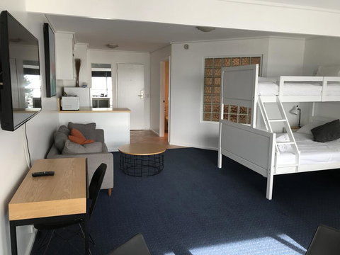 North Pier Hotel - Kawana Tourism 2