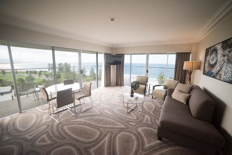 Novotel Wollongong Northbeach - Kawana Tourism 1