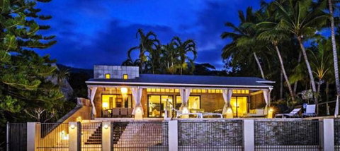 Oceans Edge Beach House At Oak Beach - Kawana Tourism 1