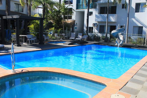 Oceanside Hawks Nest - Kawana Tourism 0